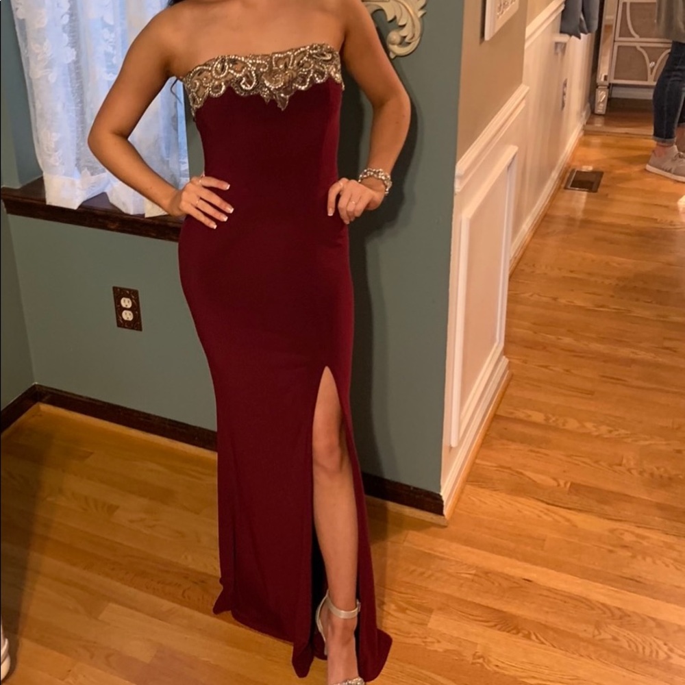 **PROM/FORMAL GOWN. **